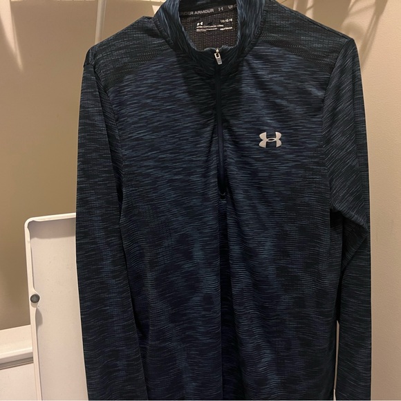 Package Deal two under armor pull overs moisture wicking 1/4 zip up. UNDERARMOR - Picture 4 of 5